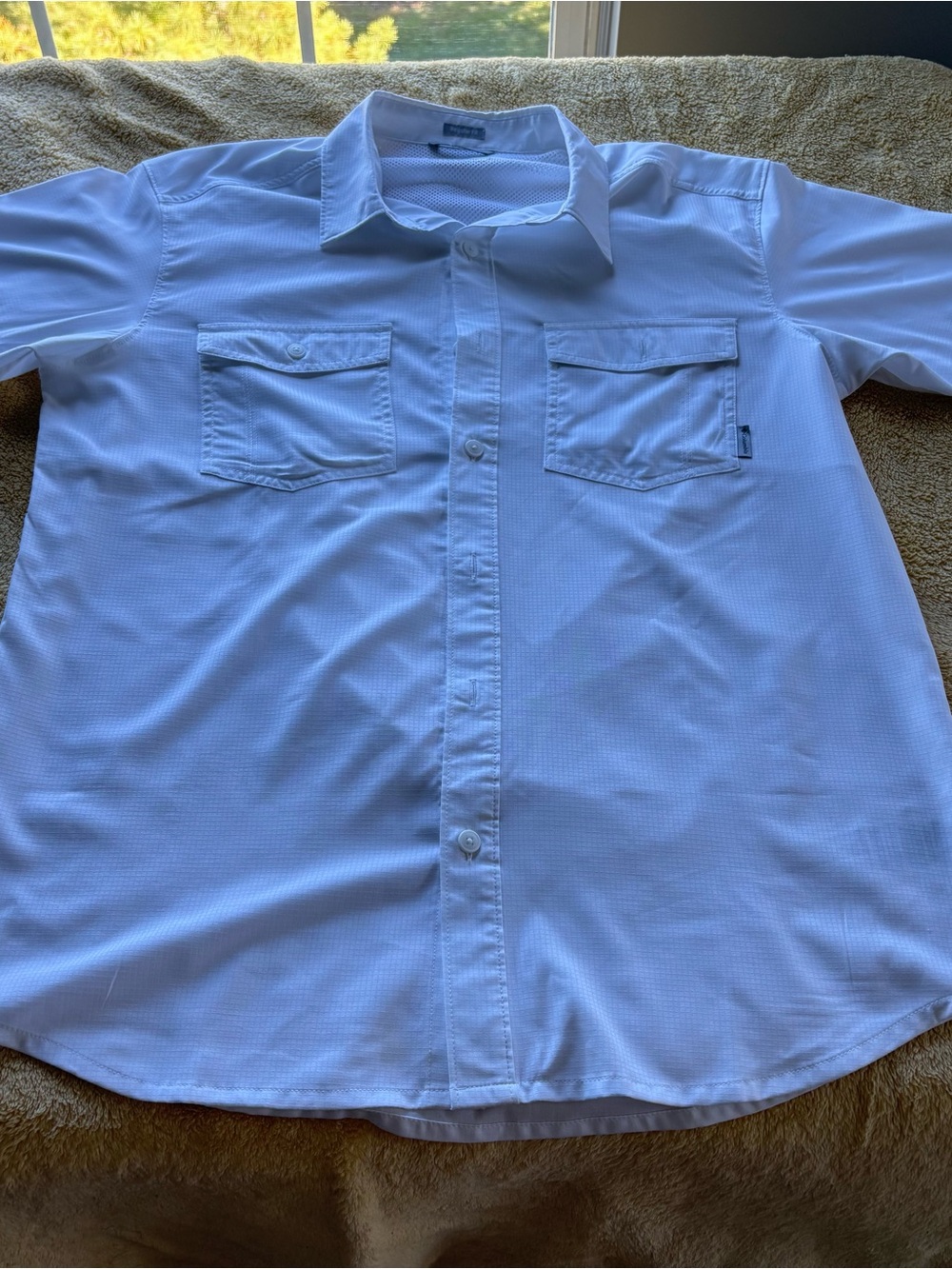 Columbia Men's White Short-Sleeve Button-Down Shirt